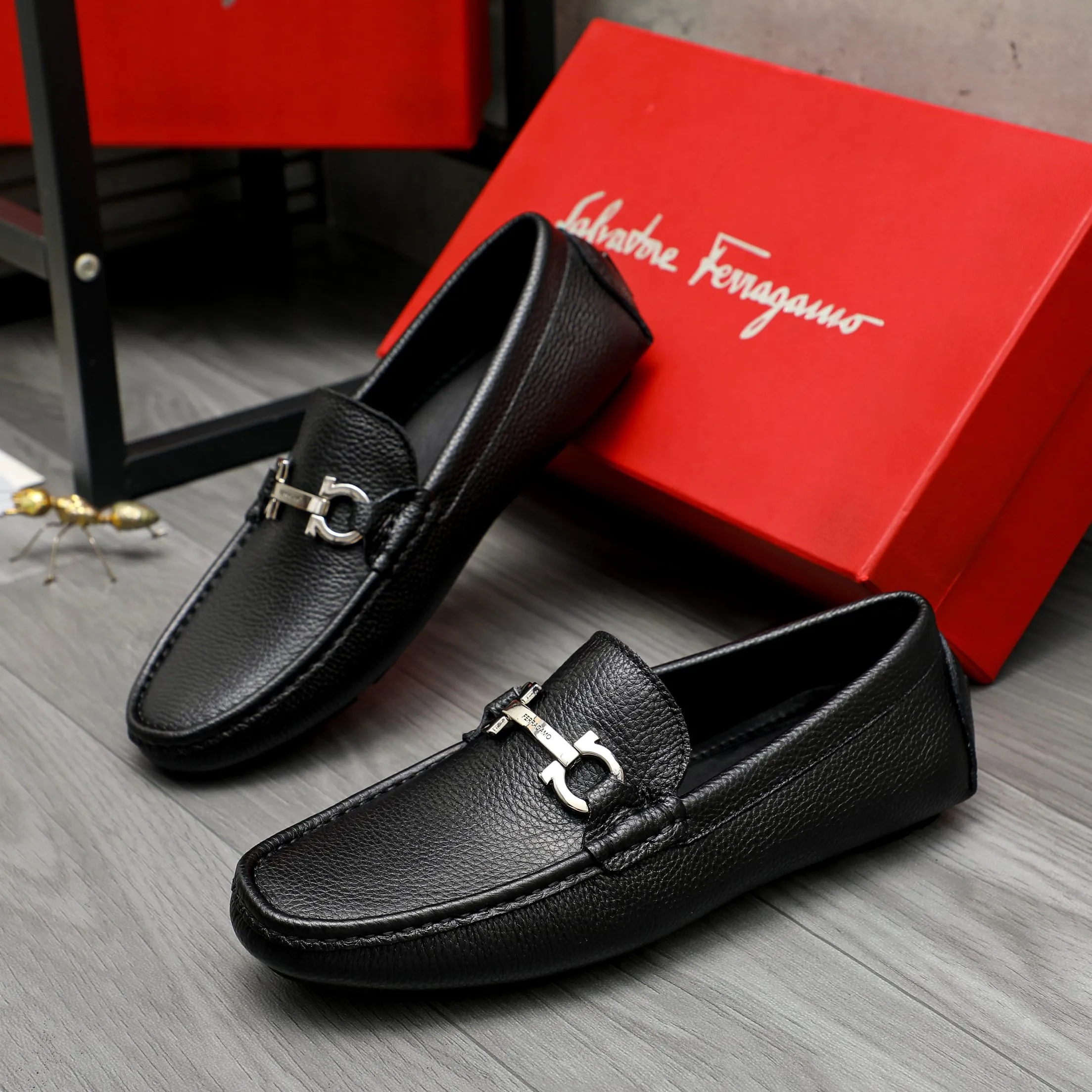 Men's shoes 💰420 Product trademark: Ferragamo "Ferragamo" business casual slip-on shoes Regular size: 38-46 (45.46 is custom-made and non-returnable) Product materials: Selected pebbled cowhide upper, sheepskin lining, original rubber outsole